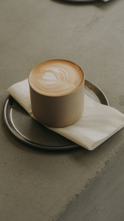 Latte on a tray source image